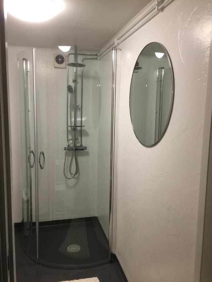 Bo Centralt I Vaernamo Esterno foto